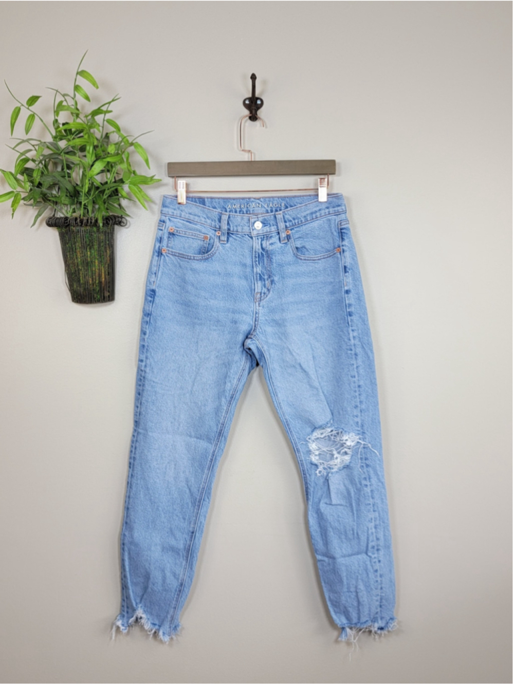 AE 6 American Eagle 90s Skinny Jeans Light Blue Wash Ripped Knee Chewed Hem